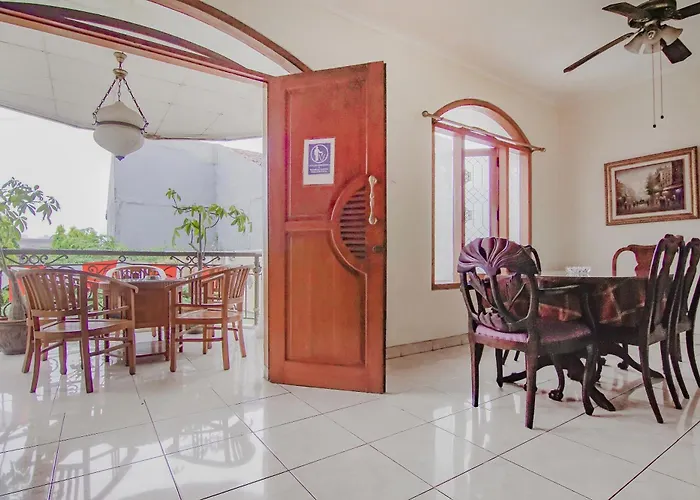 Hotel O Gayatri Residence Jakarta